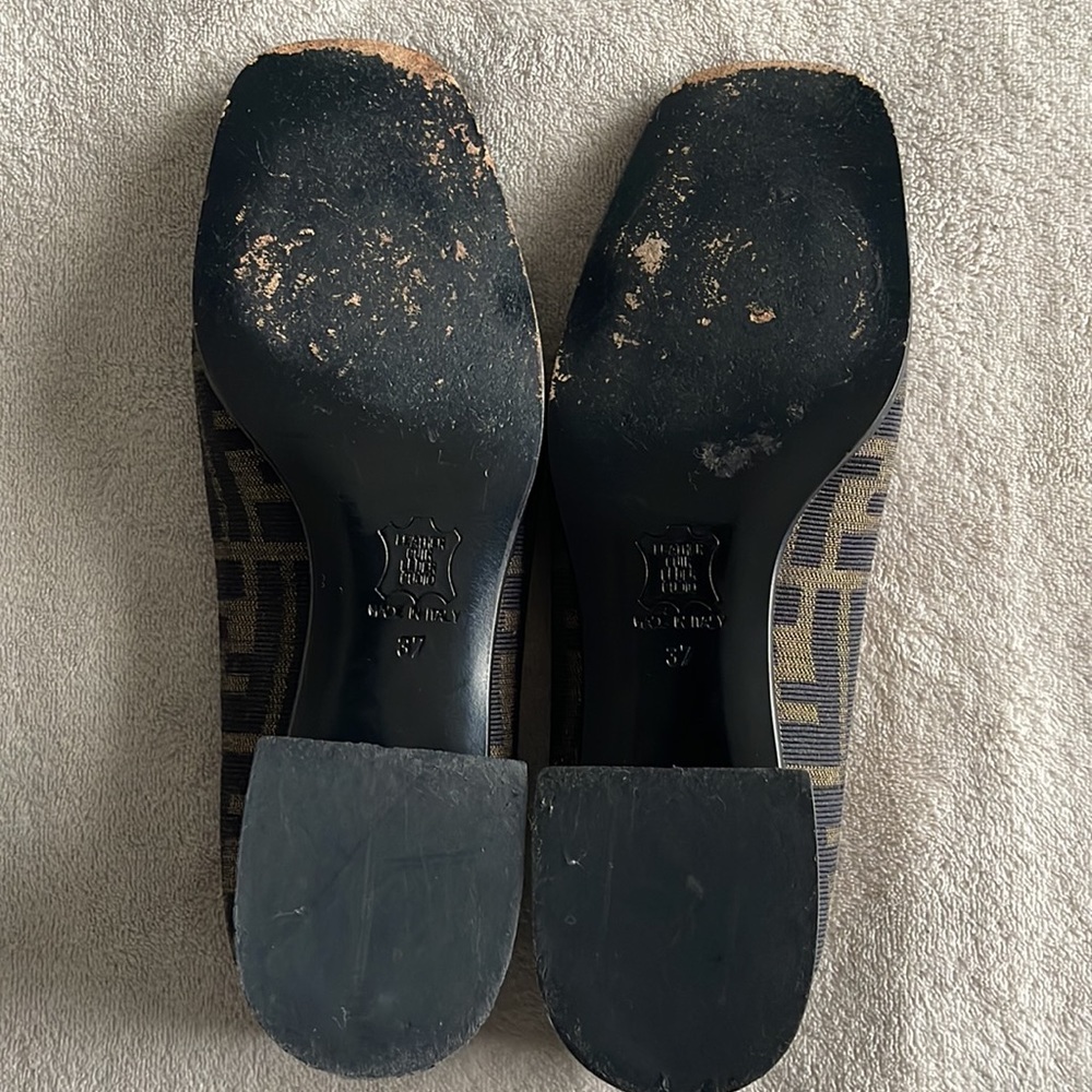 FENDI // Zucca FF monogram logo leather cap toe pumps (7) - Picture 3 of 5